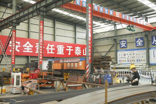 鋼構(gòu)件加工與裝飾材料銷售 生產(chǎn)與市場(chǎng)的雙重奏